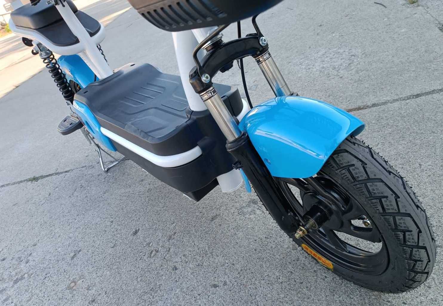 Електрически скутер 350 вата модел В12 син цвят