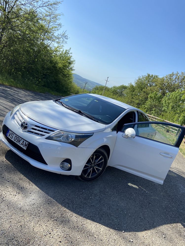 Toyota avensis 2014