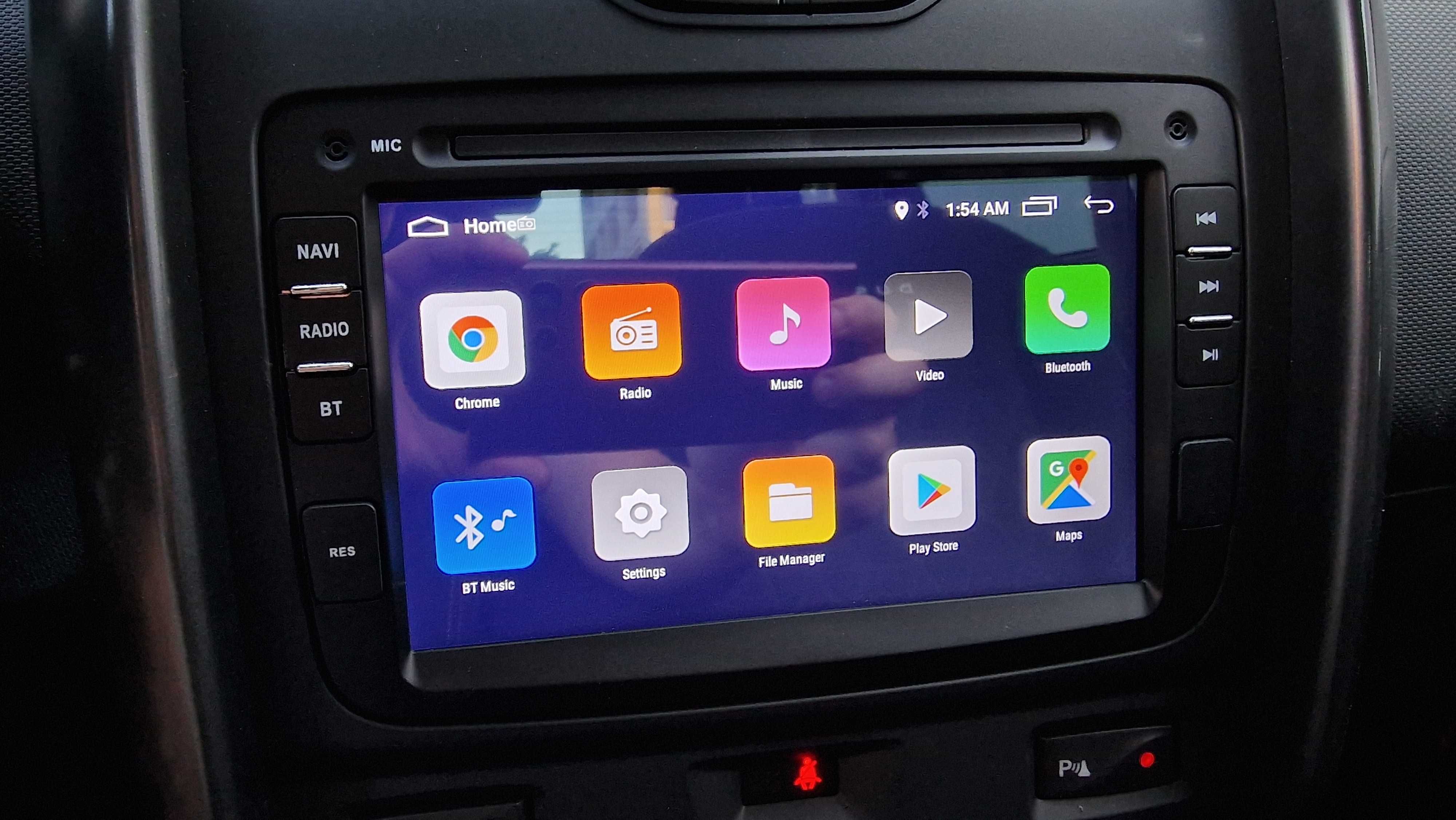 Vand navigatie Android cu camera pentru Dacia, asigur montaj