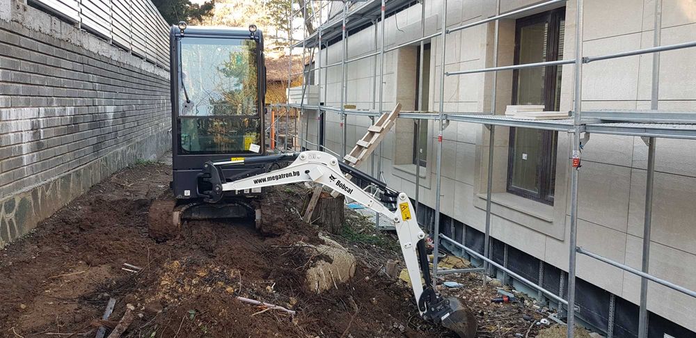 Услуги с мини багер и челен товарач Bobcat.. Самосвал .