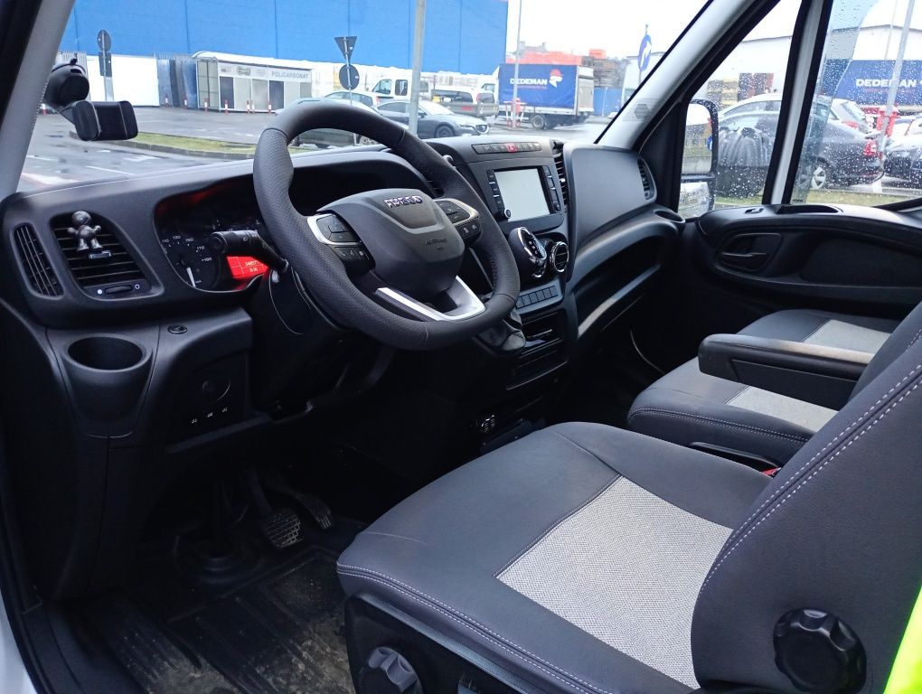 Iveco Daily 3.0 HI-Matic (8 trepte),categoria B,lungime 5.15 m