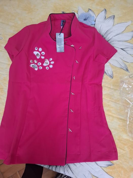 Продавам грумър облекло.Размер S.