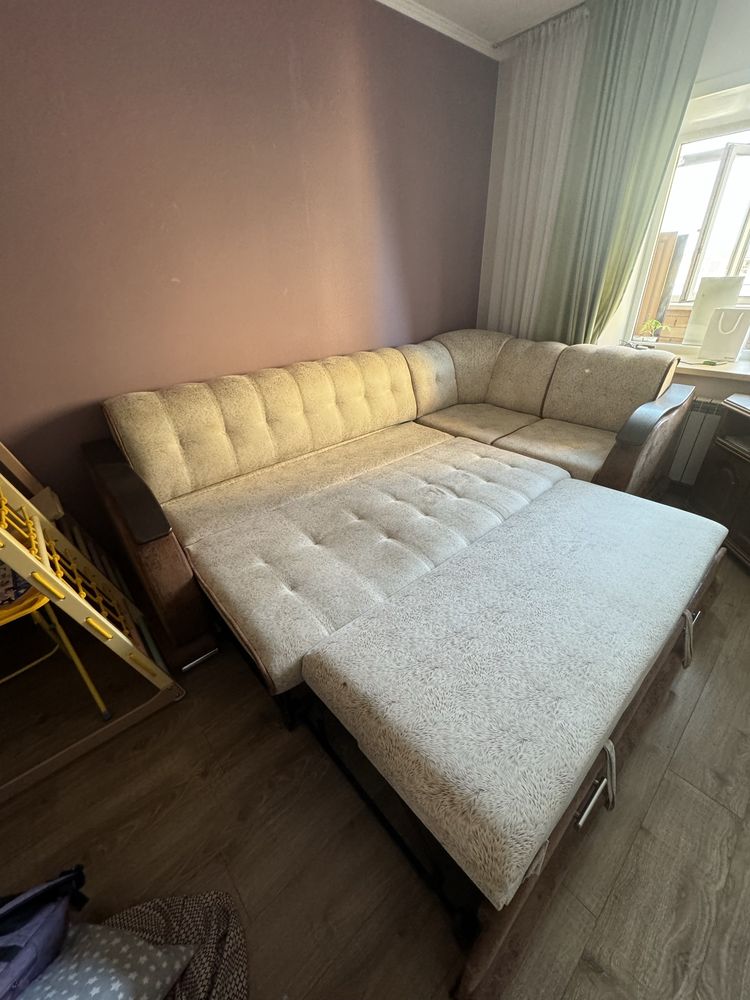 Продам диван в хорошем состояние