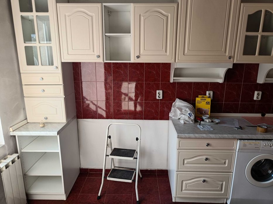 Цяла кухня без уредите