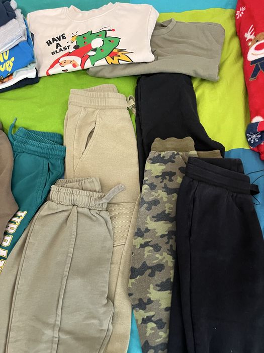 Vand lot pantaloni si bluze 104/110 baieti