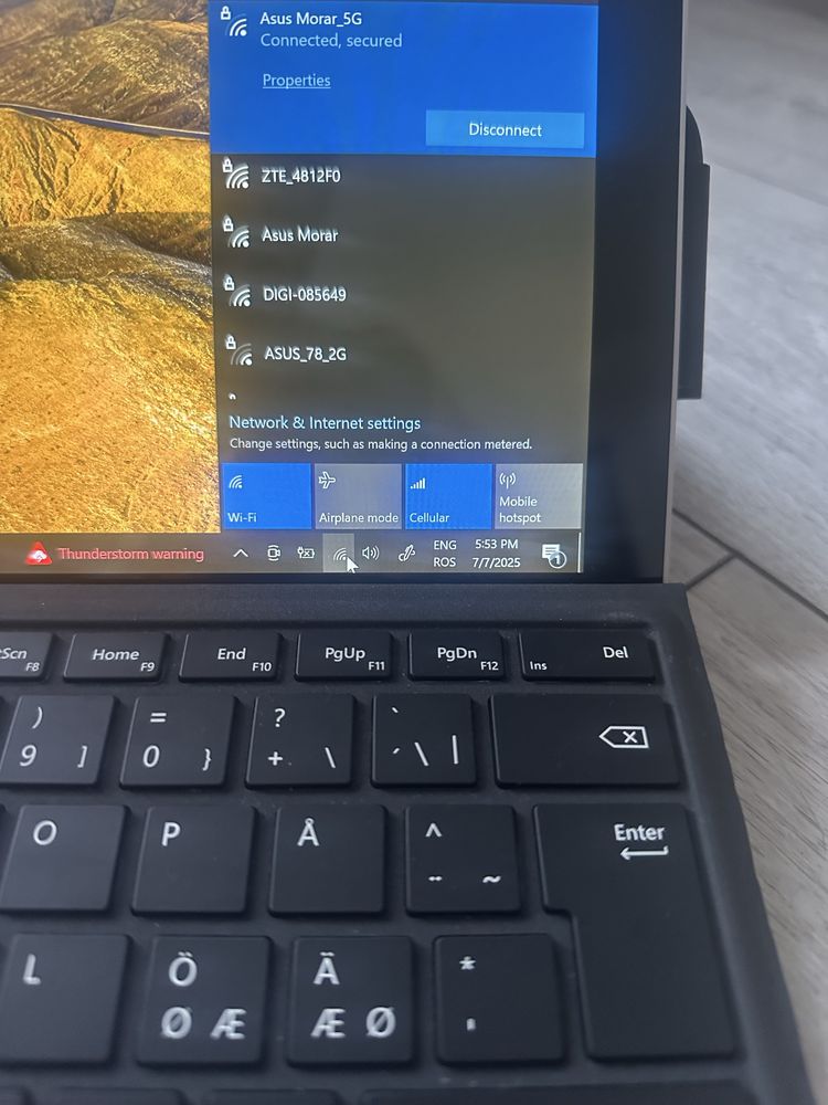 Microsoft Surface Pro 5 LTE (Model 1807) – i5 / 8GB RAM / 256GB SSD!