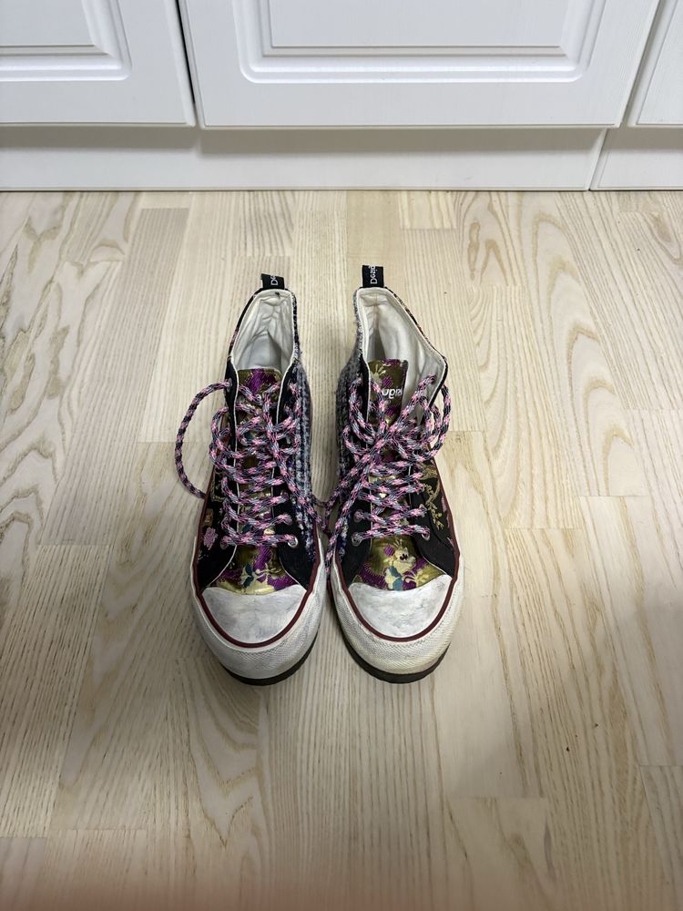 Adidasi desigual