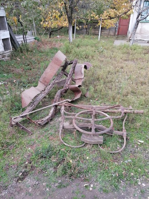 Schelet din fier de caleașcă (birjă) cu roata a 5a fără arcuri și roti