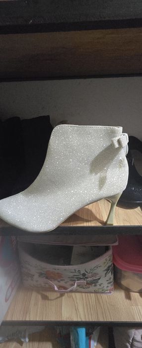 Дамски обувки НОВИ..