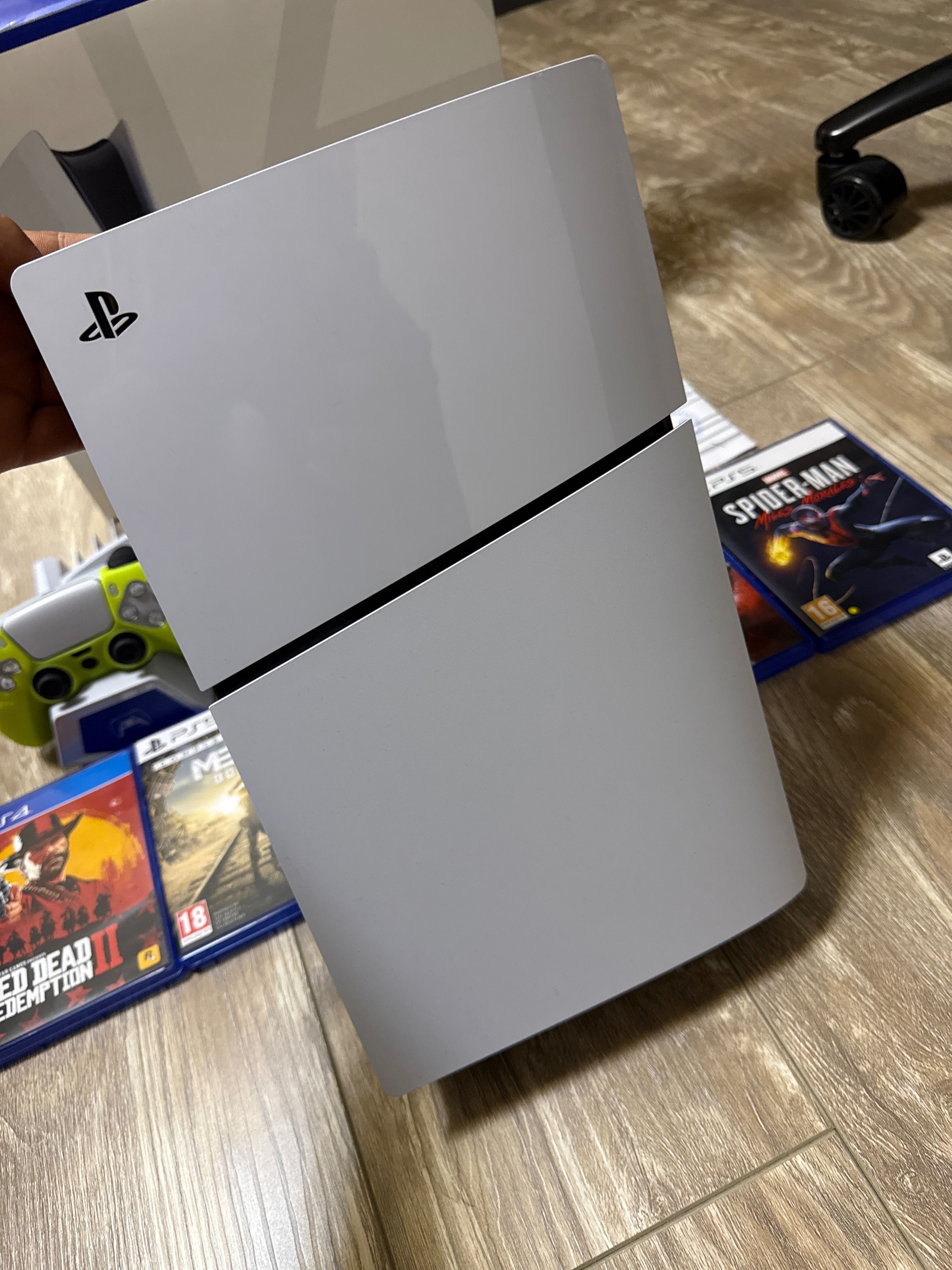 PlayStation 5 slim валидна гаранция +11 игри