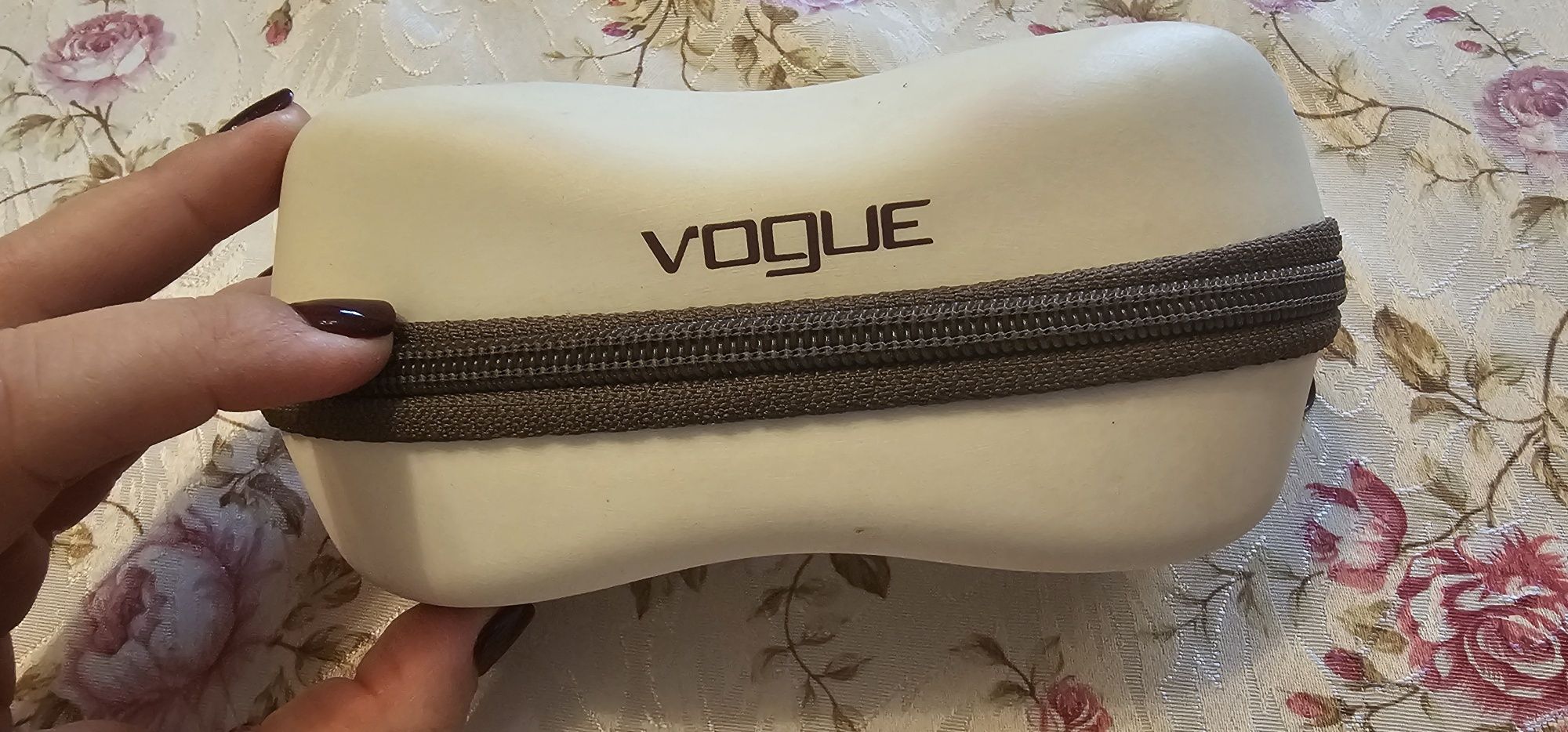 Маркови очила Vogue с кристали
Стилни слънчеви очила от висок клас