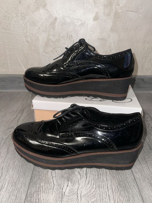 Дамски кожени обувки