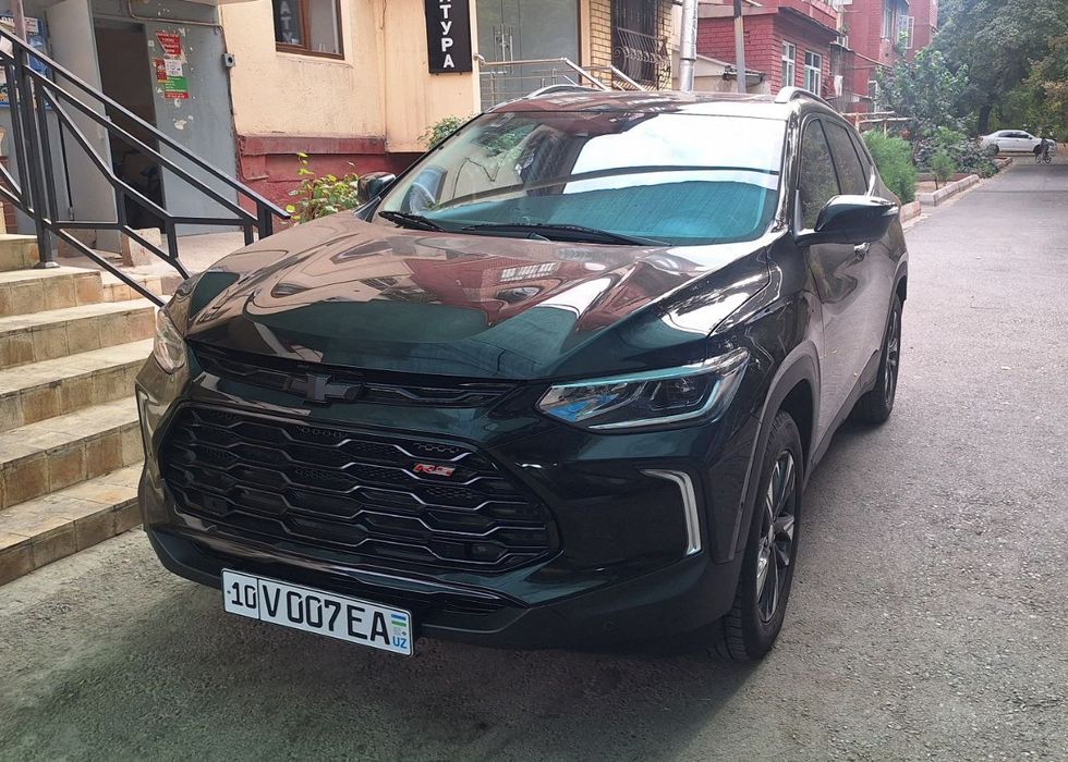 TRACKER PREMIER
Yili: 2023–2024 yy;
Probeg: 80 000 km;
Kraskasi: Qora,