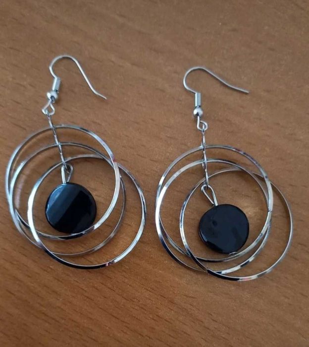 Продам серьги новые