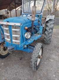 Vând Tractor Ford 50 cp, sau schimb cu tractor mai mic