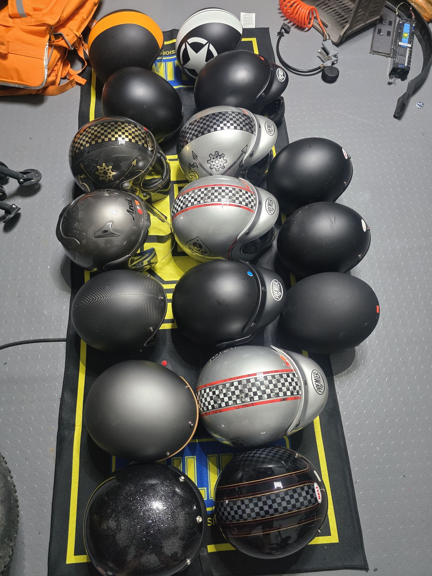 Италиански каски Bell, Premier, dmd,arai cafe racer,чопър