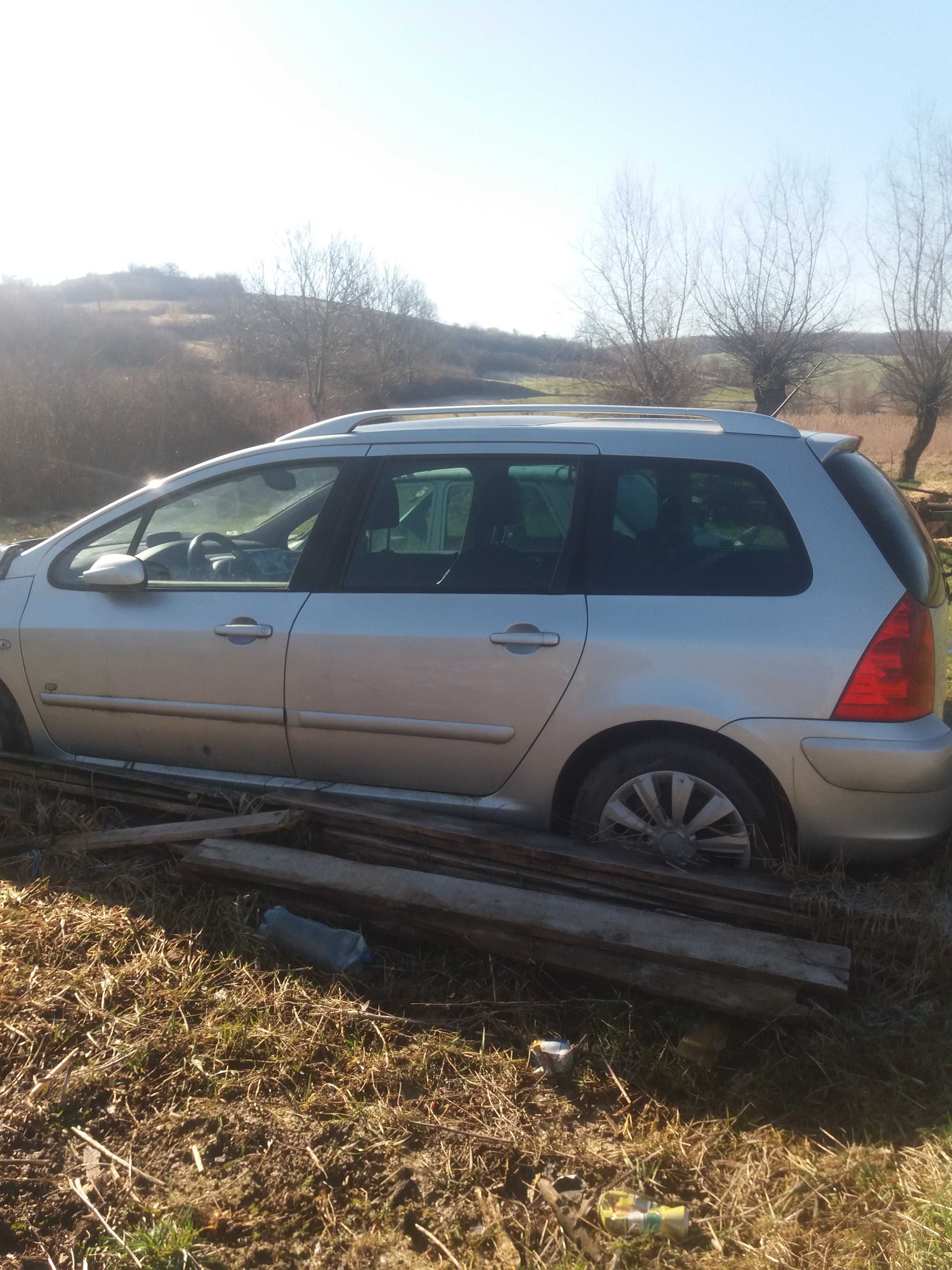 "Motor Peugeot 307 şi alte piese"