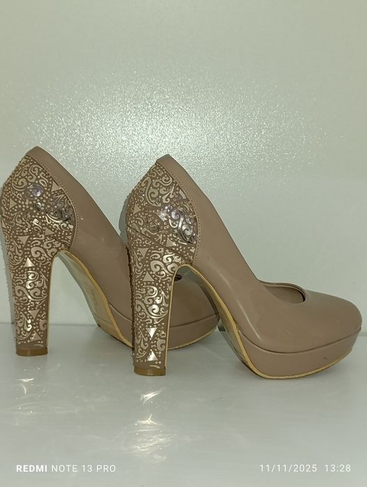 Bazaviy tufli sotiladi 36razmerda