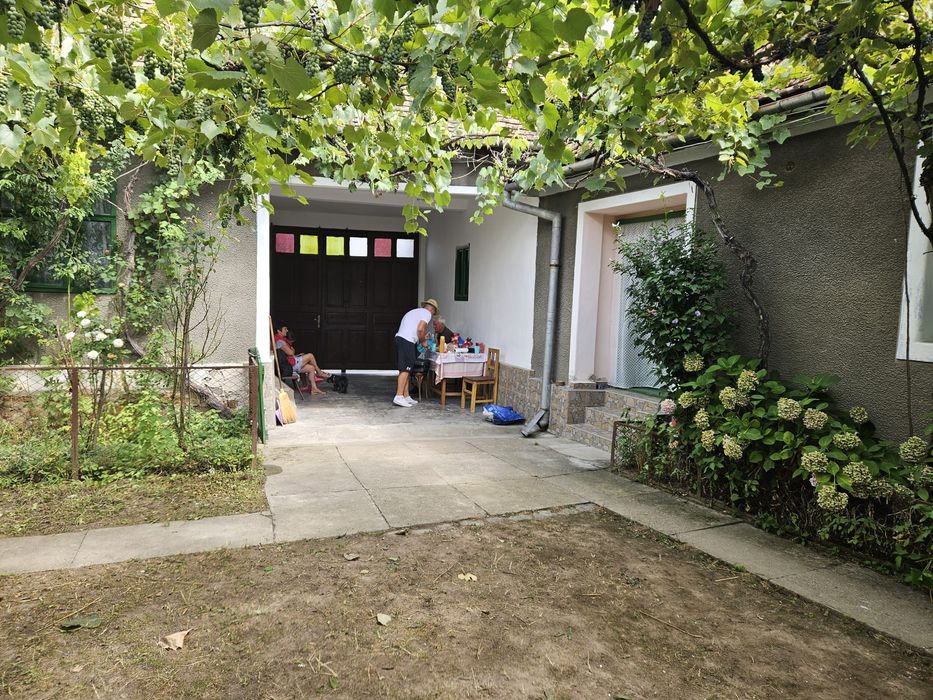 Dau casă  la schimb  cu un ap. 1 sau 2 camere în Oradea sau Cluj-Napoc