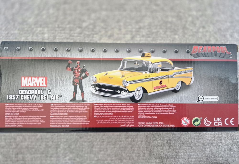 Deadpool cu Taxi Galben 1957 Chevy Bel Air – Miniatură 1:24, Sigilat