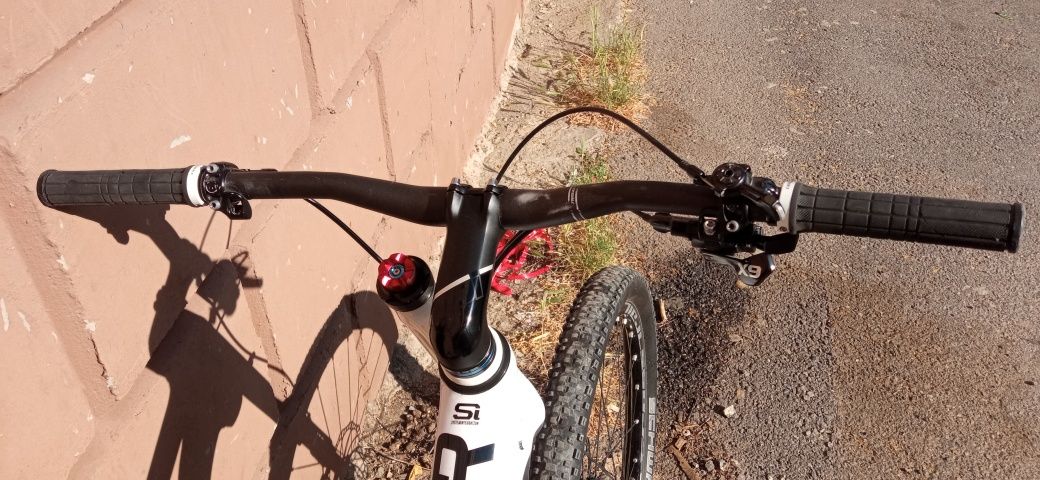 Висок клас карбонов велосипед Cannondale Trigger Carbon 2