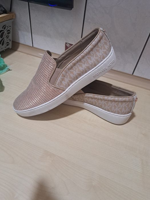 Pantofi dama ,masura 40 ,firma Michael Kors ,culoare nude