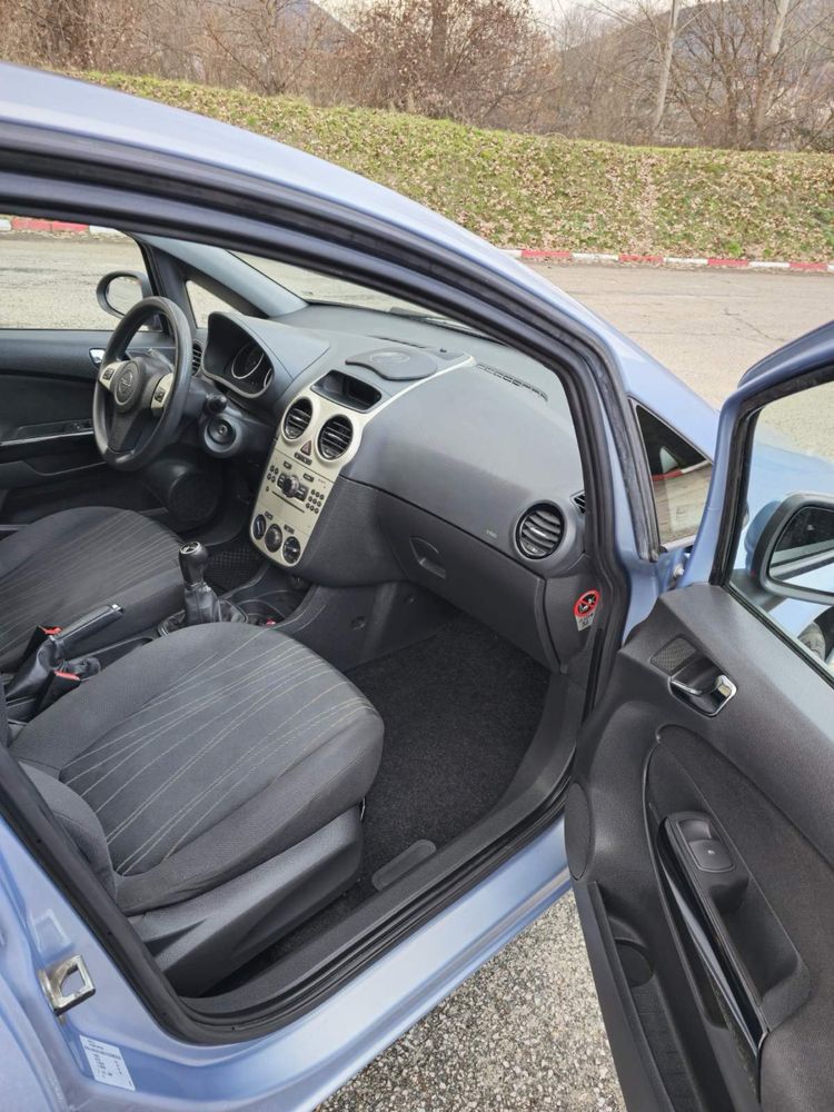 Opel corsa D 1.2 benzin