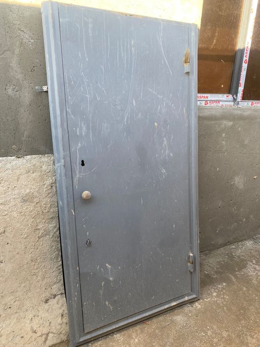 Железные двери 2 шт