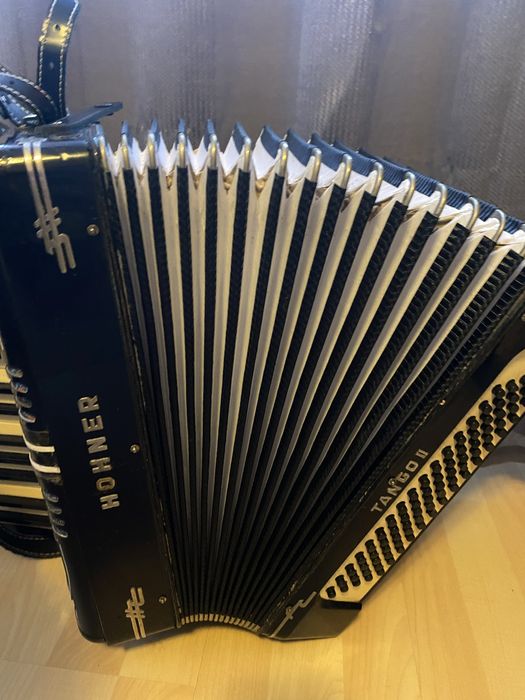 Vand acordeon Hohner Tango II la pret de ocazie!!