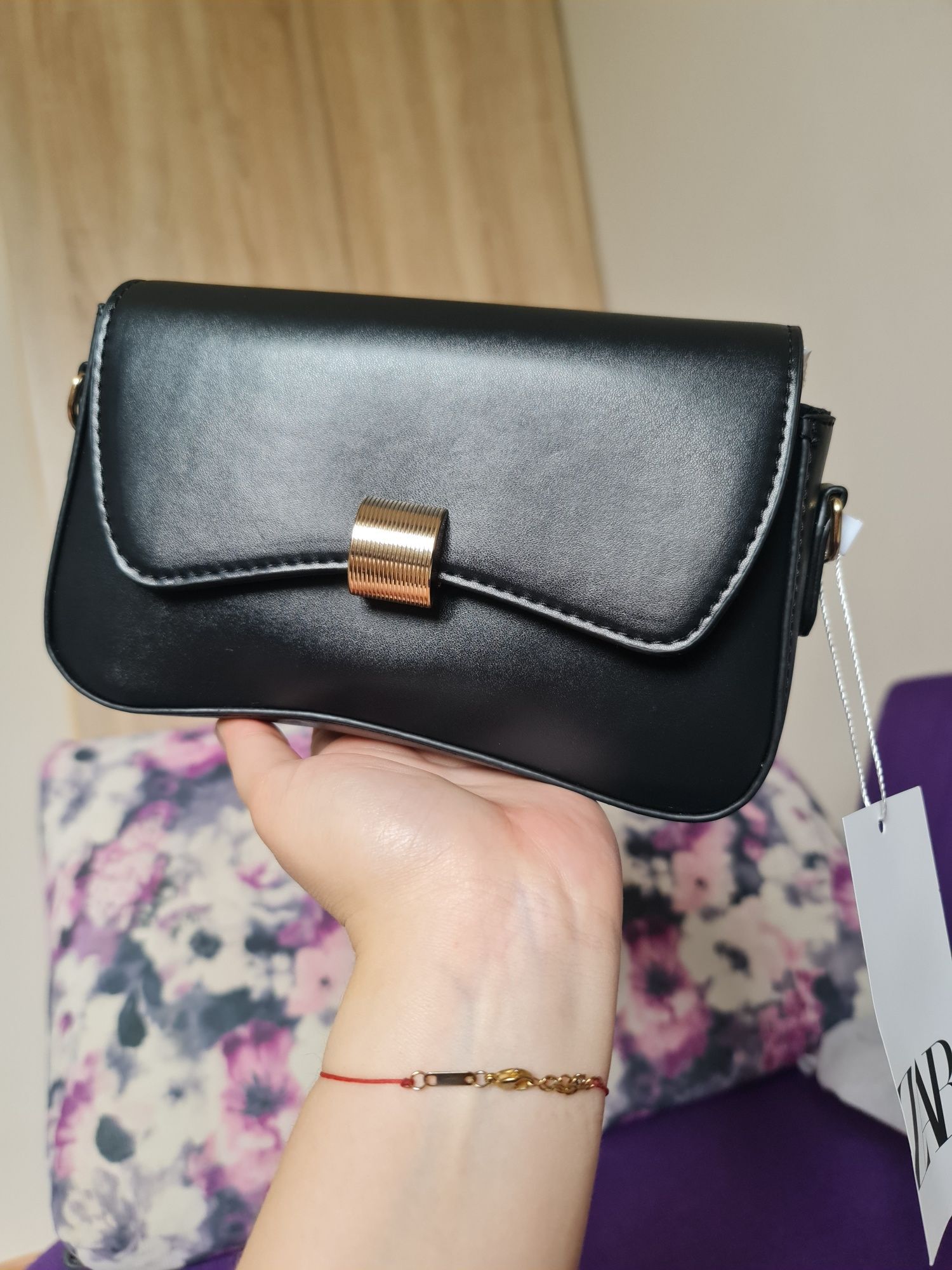 Чёрная сумочка в стиле минимализма от бренда Zara. Новая.