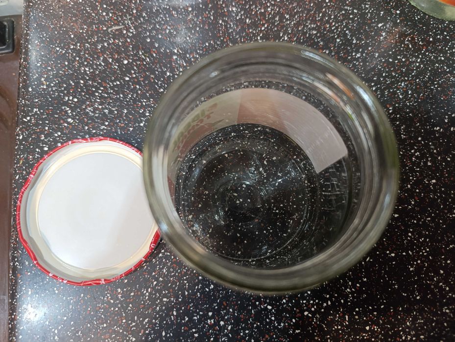 Банки стеклянные с крышками 3 шт . В хорошем состоянии б/у