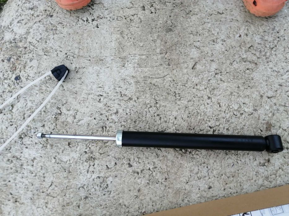 Două Amortizoare golf 4 spate noi