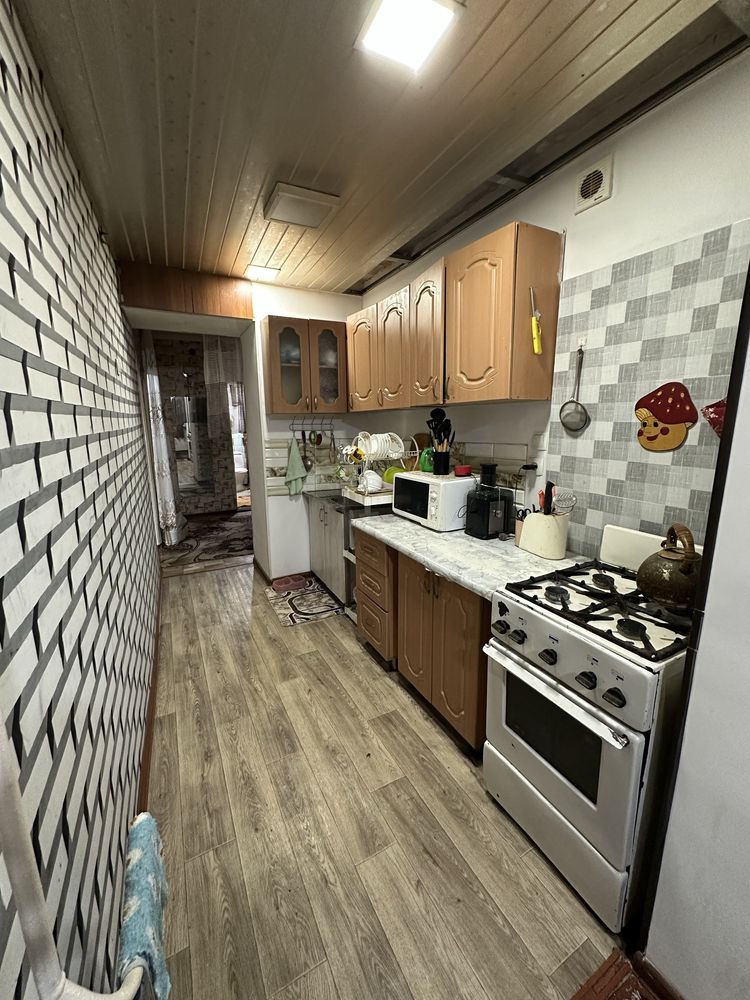Срочно! Продам 2-комн. квартиру (3-комн.) 55 м², Бектемир, 2/2 этаж
