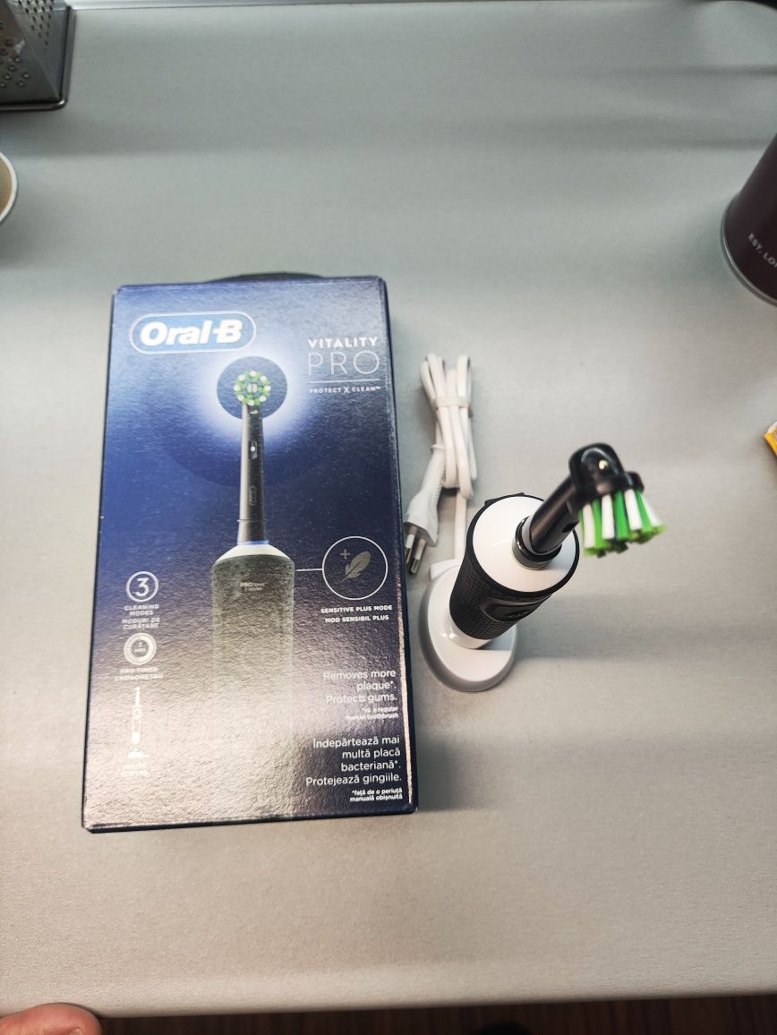 Oral - B PRO електрическа четка