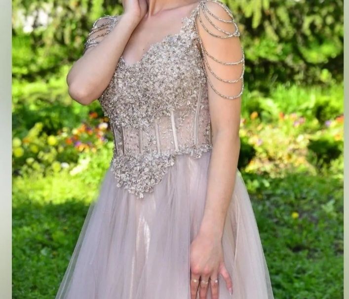 Официална рокля        .