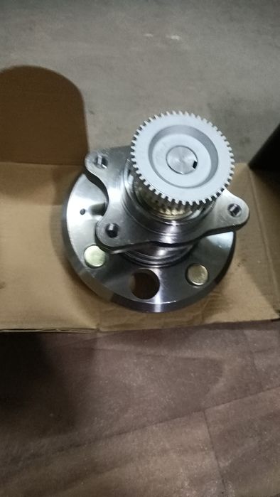 Кия маджестик,ступечный подшипник,задний(новый) со ступицей