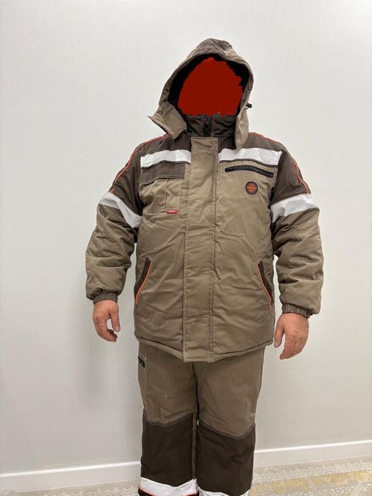 Спец. Одежда и кожаные сапоги