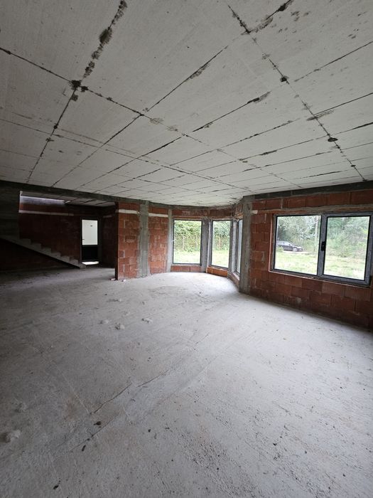 Casa nouă la roșu, 231mp, teren 1067mp, garaj