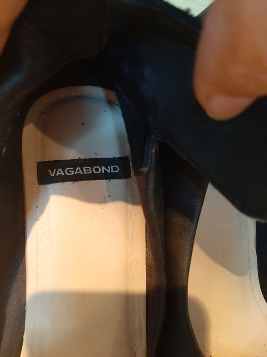 Vand Pantofi Vagabond, decupati in fata,marimea 40,negri