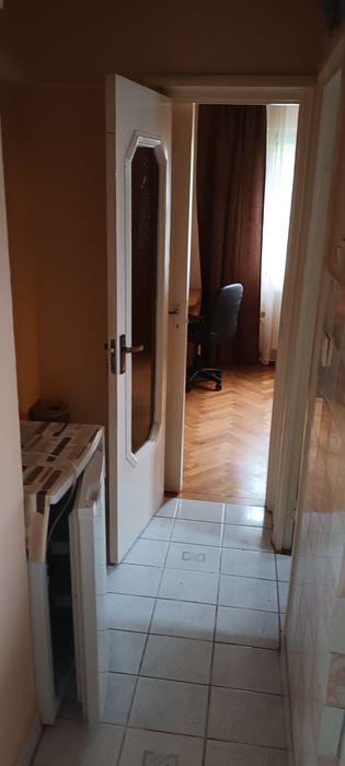 Vând apartament cu două camere în Dâmbu
