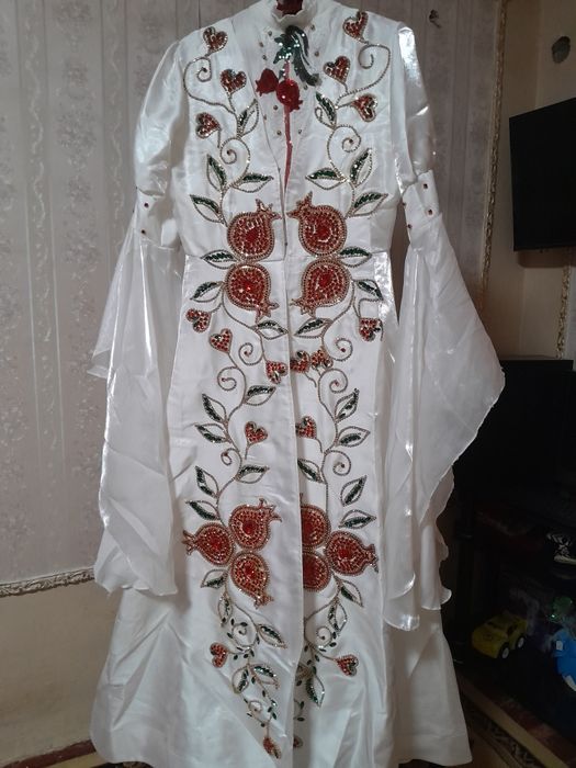 Ansambl sotiladi narxini kelishamiz!!!