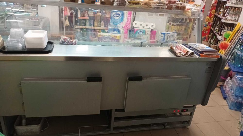 Хладилна витрина