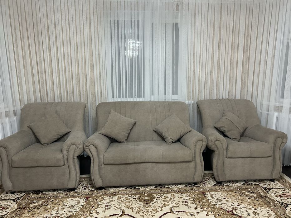 Диван для гостиной с 2 креслами