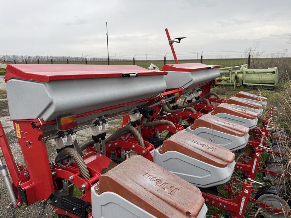 Продавам сеялка IrTem 6 реда с торовнасяне!