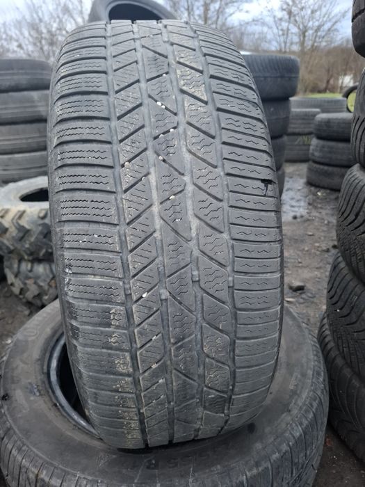 Vand 2 anvelope 235 55 17 continental de iarna
