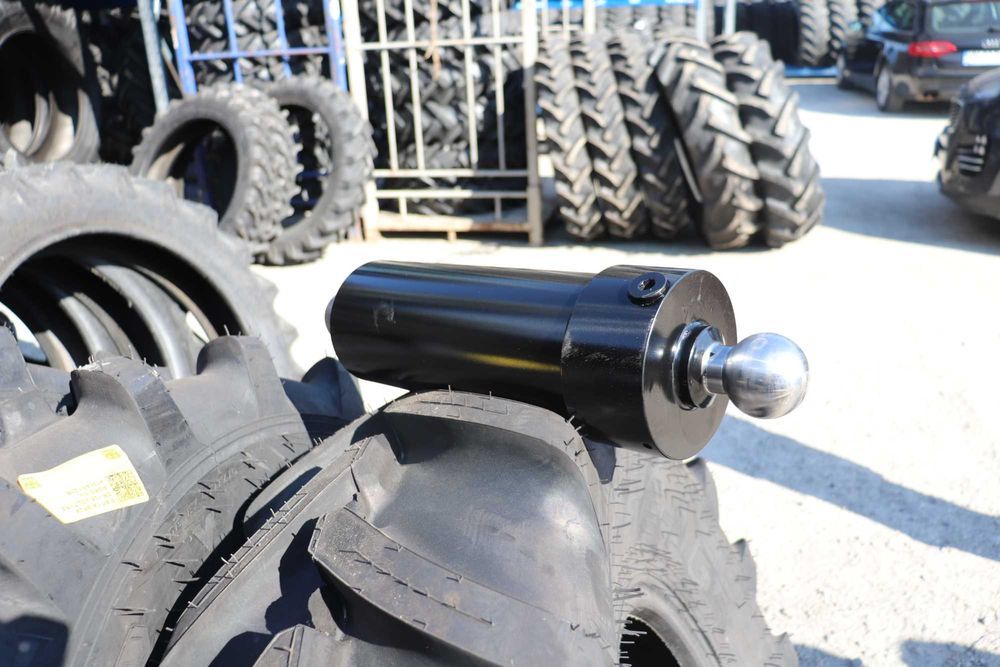 Cilindru hidraulic basculare telescopic remorca 7T in 3 trepte