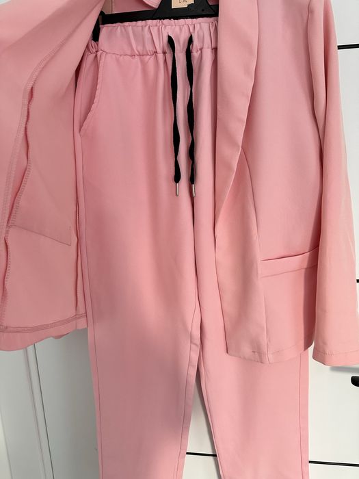 Комплект сако и панталон