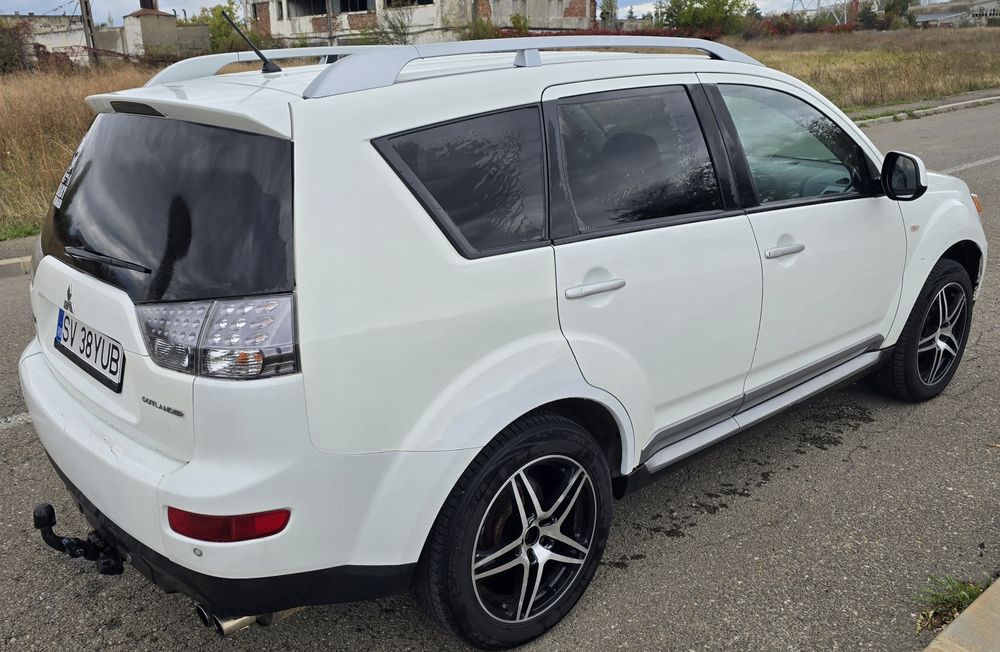 Mitsubishi Outlander 2,0d 6trepte 4x4 Alcantara Key les Go Xenon Pilot