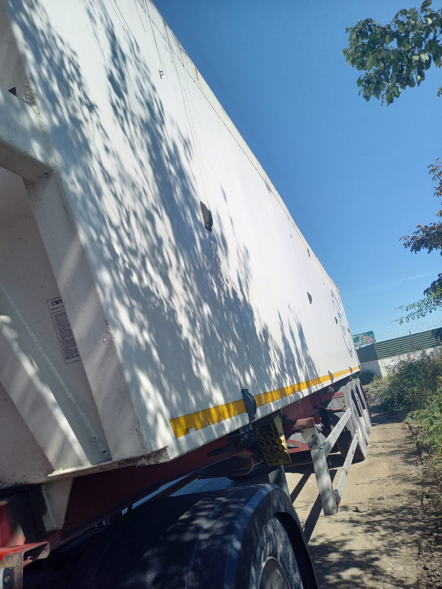 bena de cereale 60m3 semiremorca prelata  cap tractor