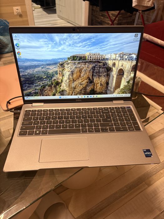 Лаптоп DELL Latitude 5530 - без забележки!
